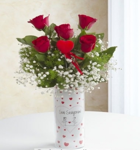 fanusta kırmızı sevgi Çiçeği & Ürünü Seni Çok Seviyorum Kırmızı Güller 