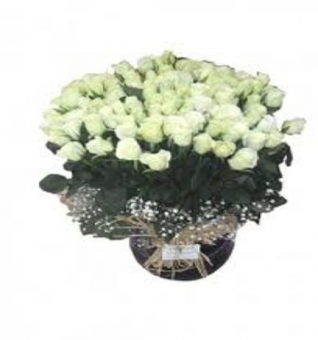  Erzurum Çiçek Siparişi 101 beyaz gül buketi cam vazoda aranjman