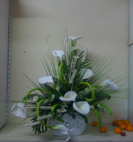 vazoda beyaz papatyalar Çiçeği & Ürünü YAPAY  BEYAZ GALALAR  ARANJMAN 