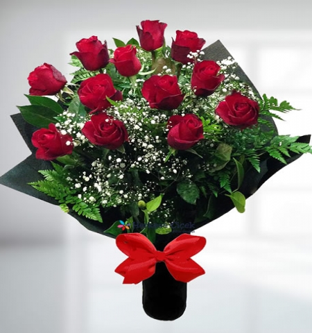 kutuda gÜl ve lİlyum Çiçeği & Ürünü 12 adet kırmızı gül 